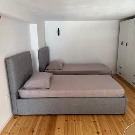 Old Port Apartment *
