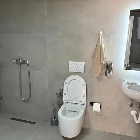 Old Port Apartment Sarande