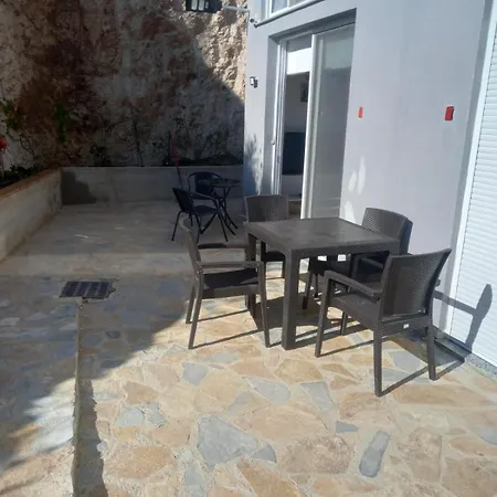 Old Port Apartment Sarande